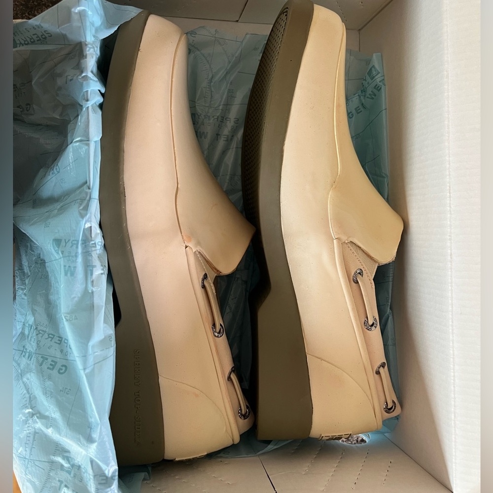 Women's tan sperry
